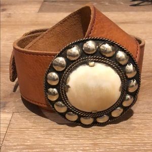 Bealt with stone buckle